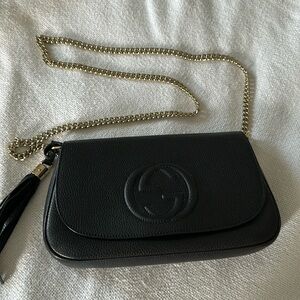 Authentic Excellent condition - Gucci Soho Chain Crossbody - black